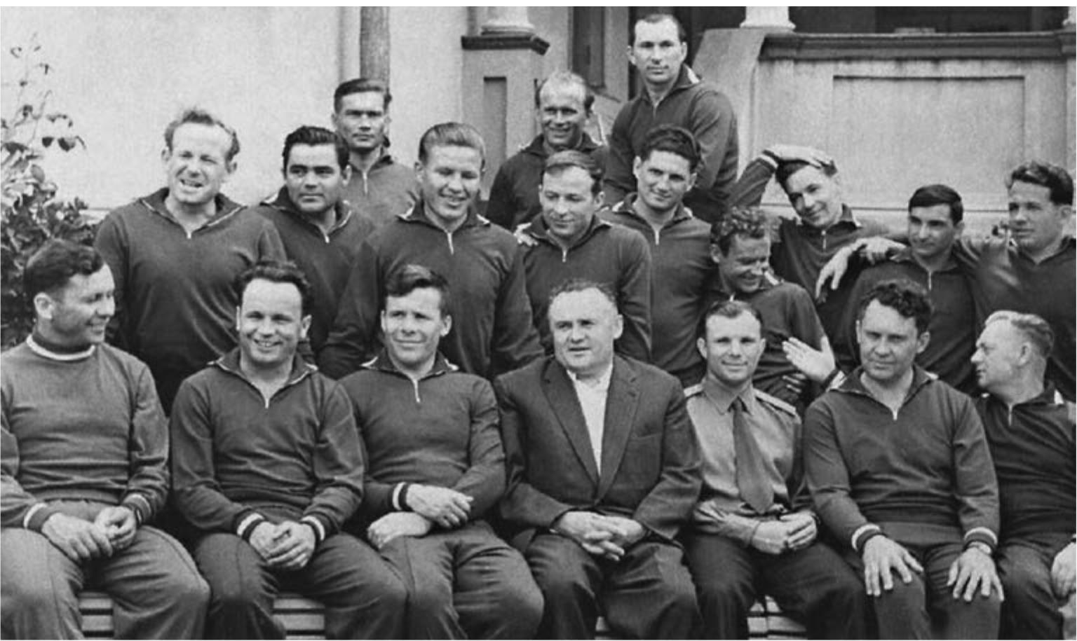 Первый отряд космонавтов: групповое фото